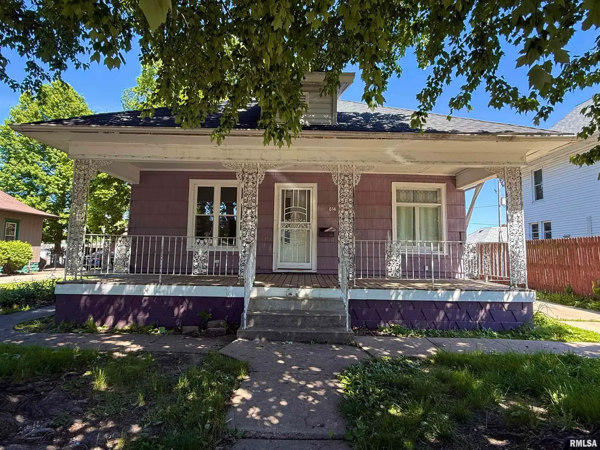614 S 12th Street, Pekin, IL 61554 - #1