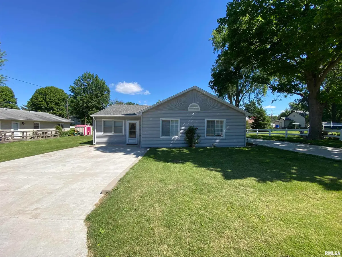 35 W Beech Street, Canton, IL 61520 - #1