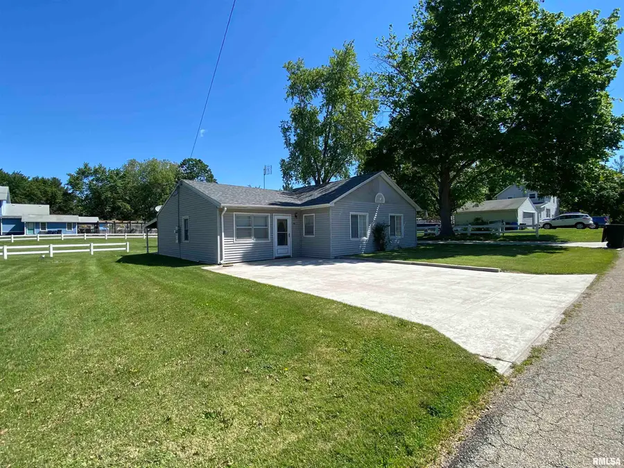 35 W Beech Street, Canton, IL 61520 - #3