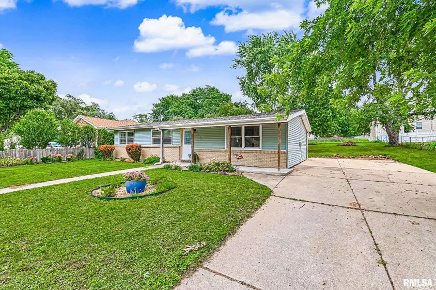 132 Center Street, North Pekin, IL 61554 - #2