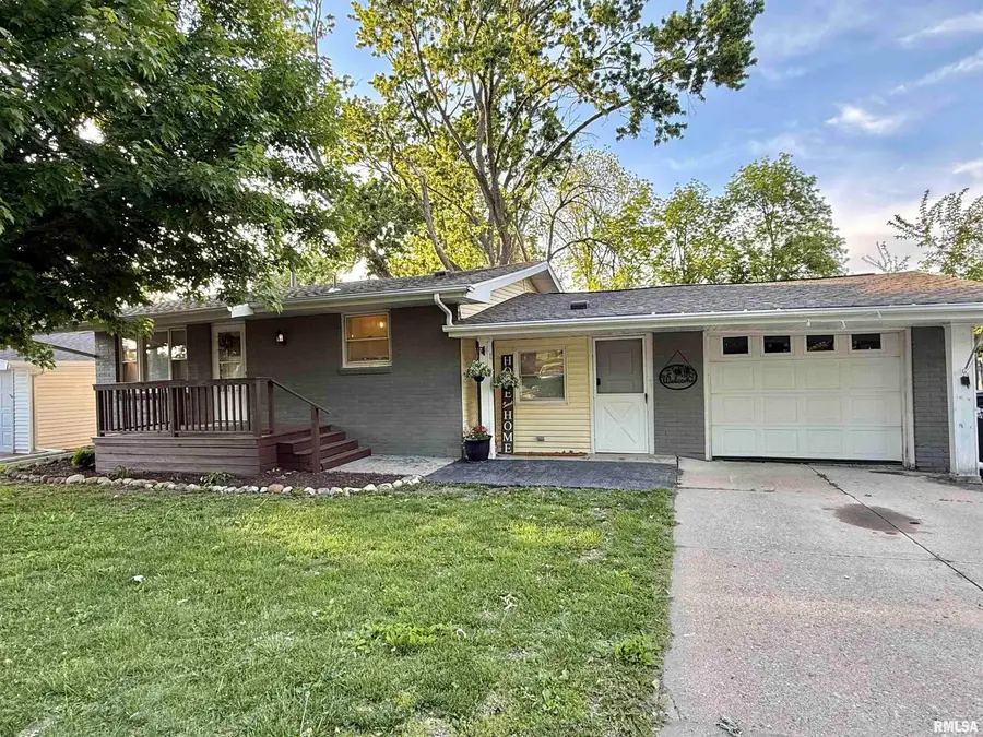 1035 E Myrtle Street, Canton, IL 61520 - #2