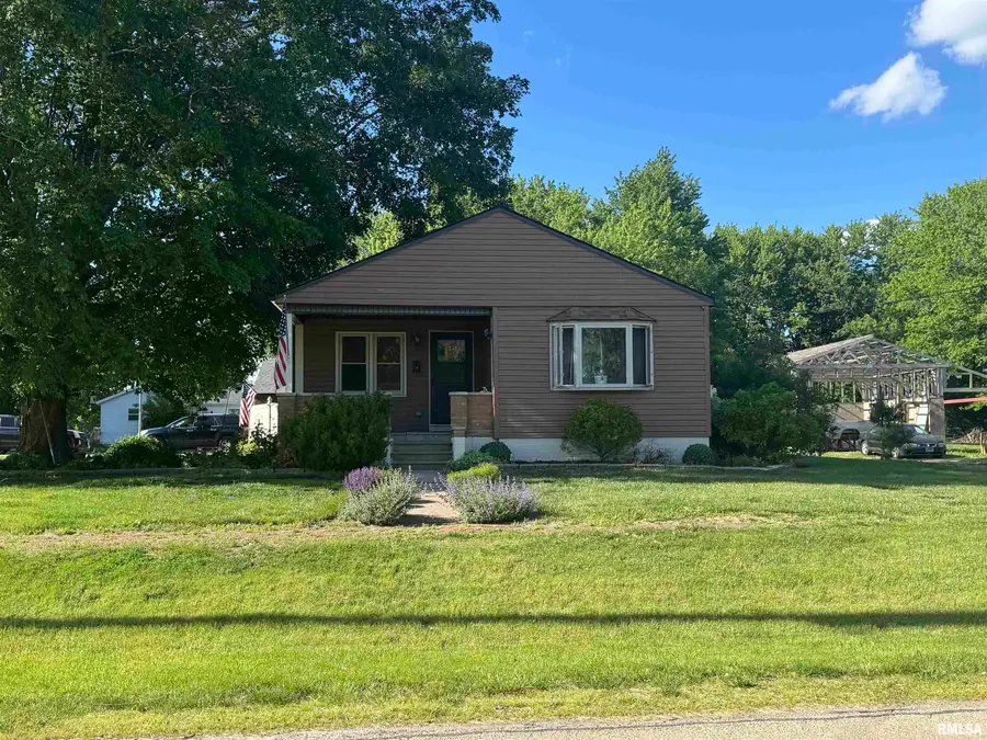 583 W Fort Street, Farmington, IL 61531 - #2