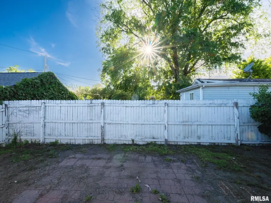 1219 S 18th Street, Pekin, IL 61554 - #3
