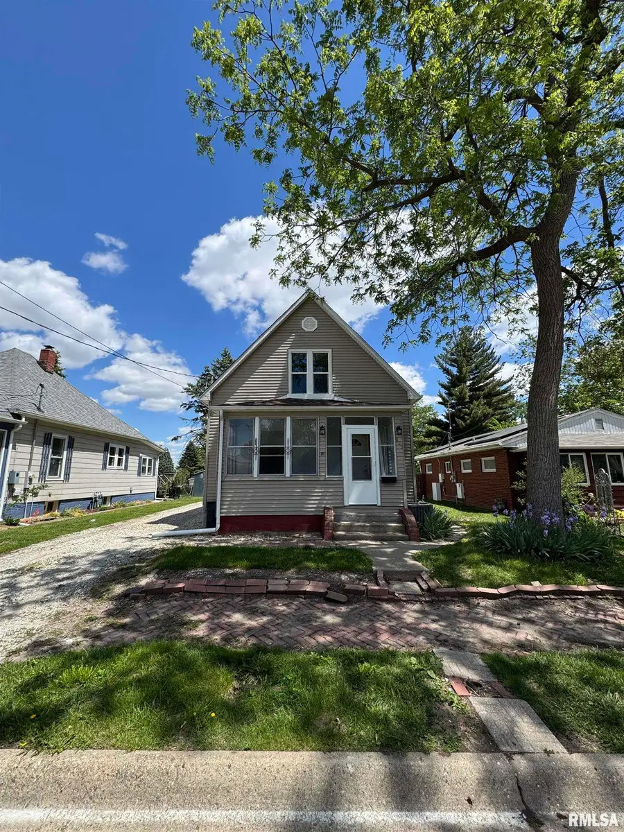 835 N 9th Avenue, Canton, IL 61520 - #2