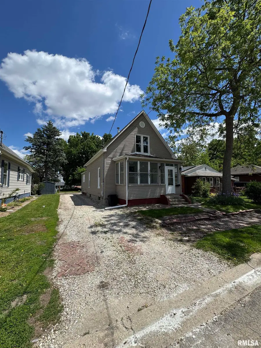 835 N 9th Avenue, Canton, IL 61520 - #3