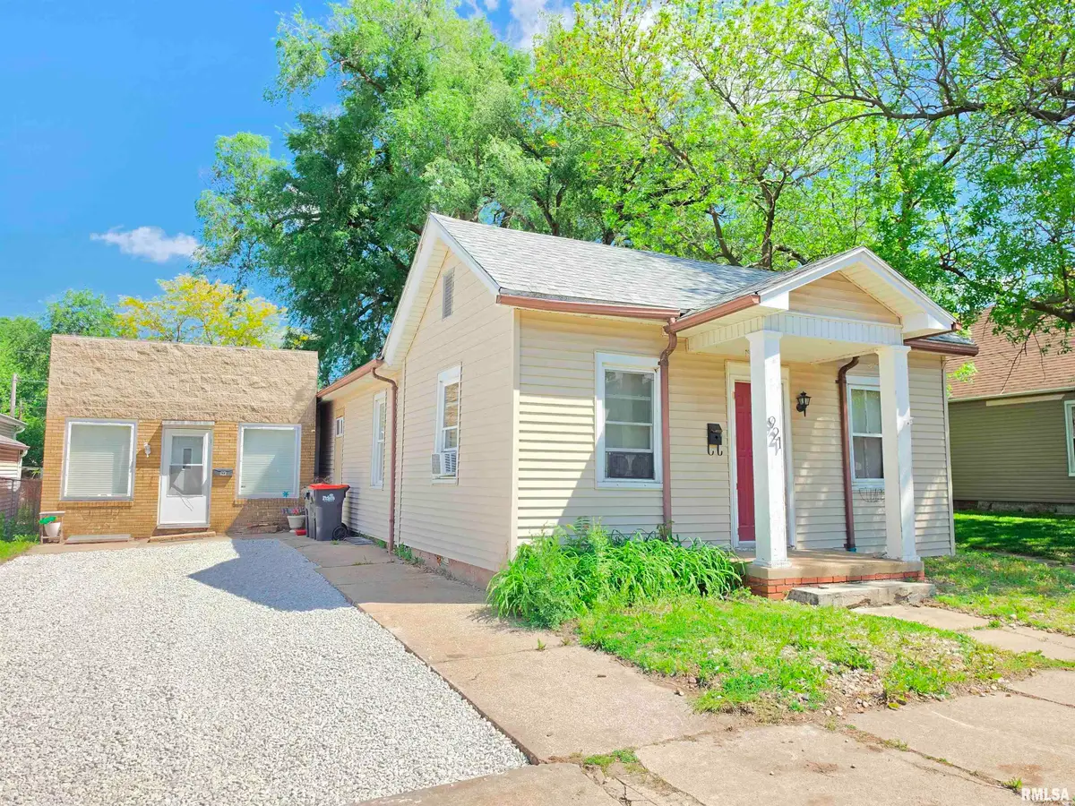 921-923 Ann Eliza Street, Pekin, IL 61554 - #1