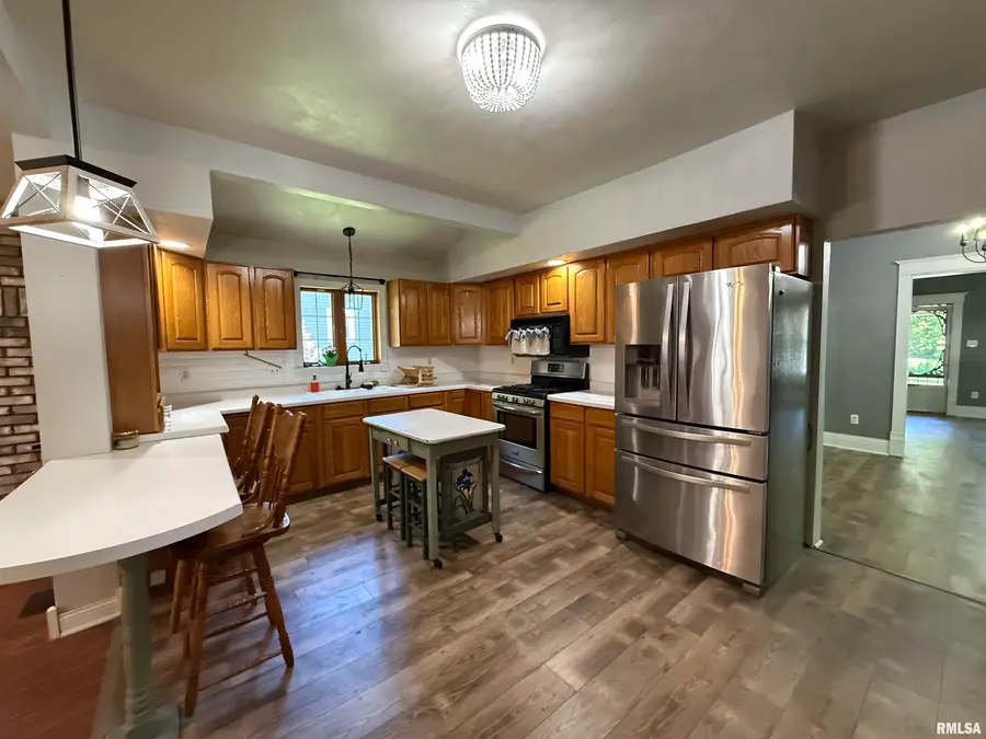 533 N 7th Avenue, Canton, IL 61520 - #2