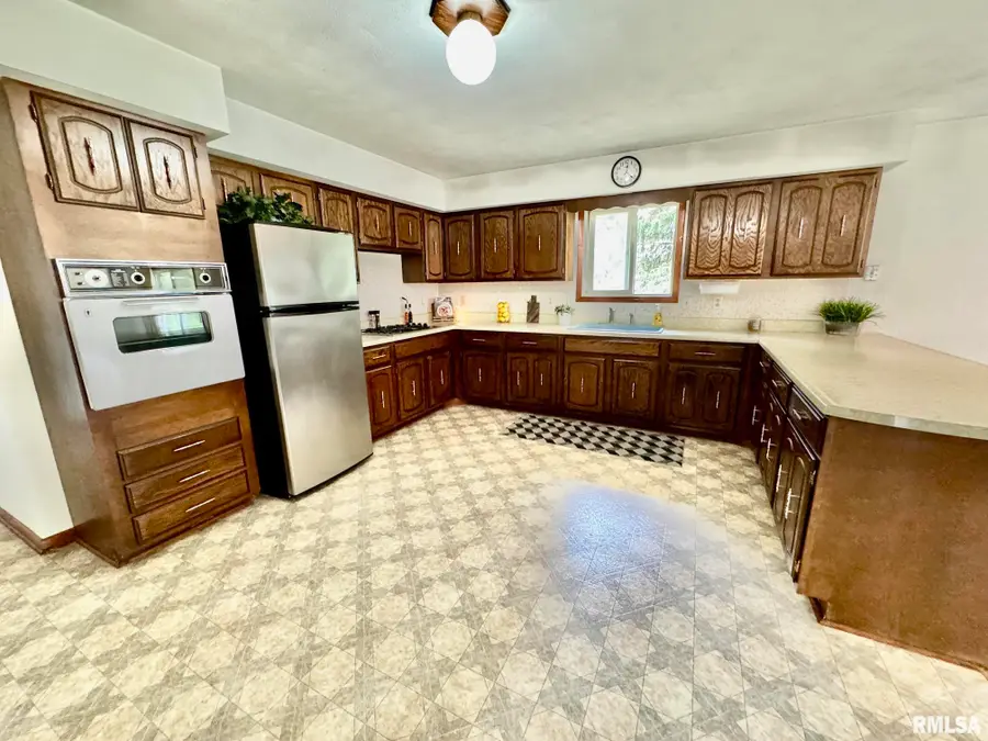 1305 Lawndale Avenue, Pekin, IL 61554 - #2