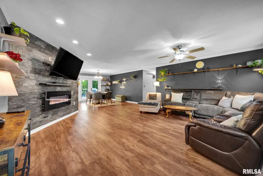 3333 W Lexington Court, Peoria, IL 61615 - #2