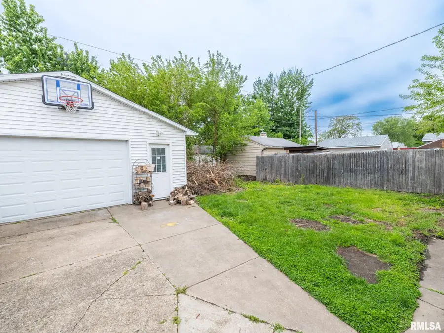 310 Catherine Street, Pekin, IL 61554 - #3