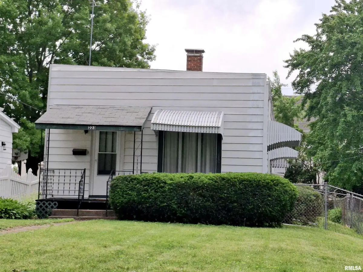 223 S 1st Avenue, Canton, IL 61520 - #1