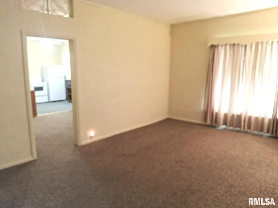 223 S 1st Avenue, Canton, IL 61520 - #2
