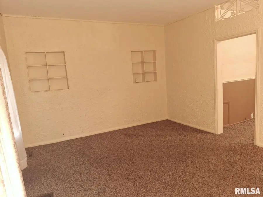 223 S 1st Avenue, Canton, IL 61520 - #3