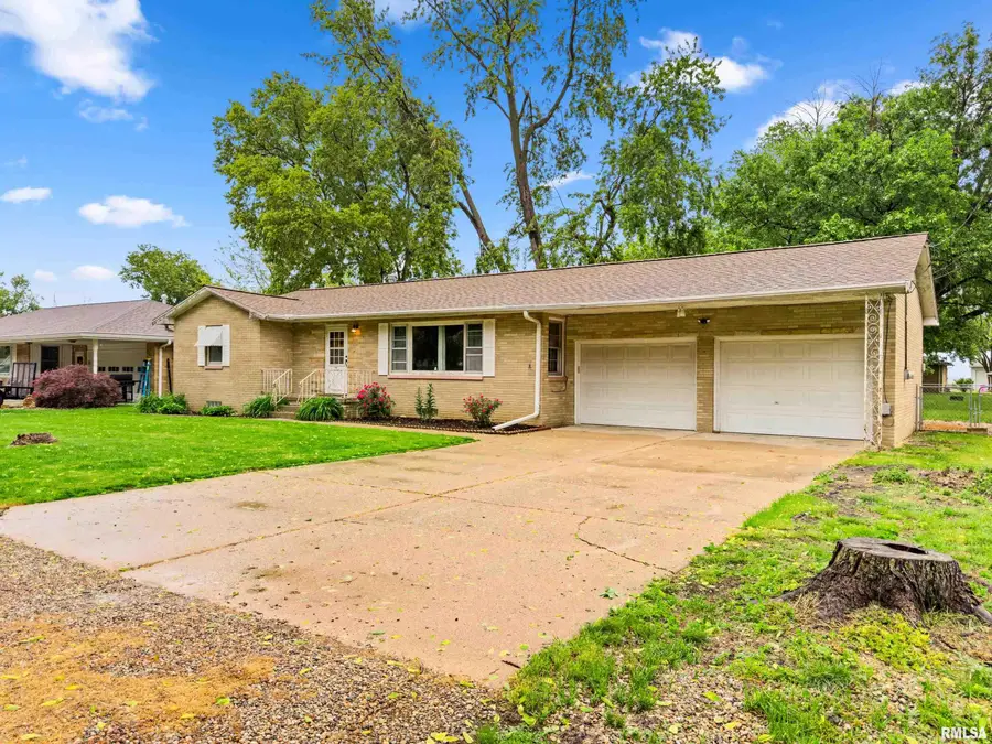 400 S Park Avenue, Manito, IL 61546 - #2