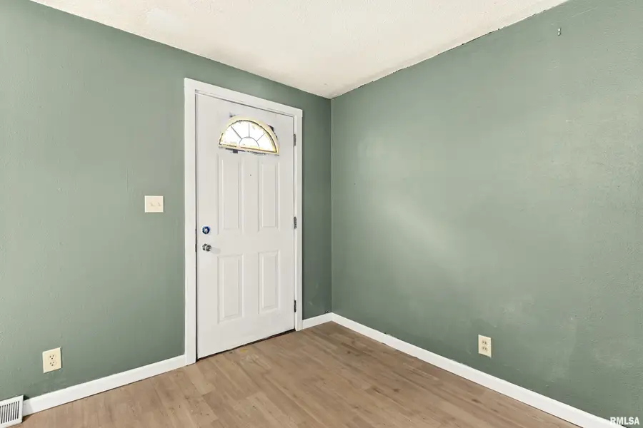3507 W Queen Ann Court, Peoria, IL 61615 - #3