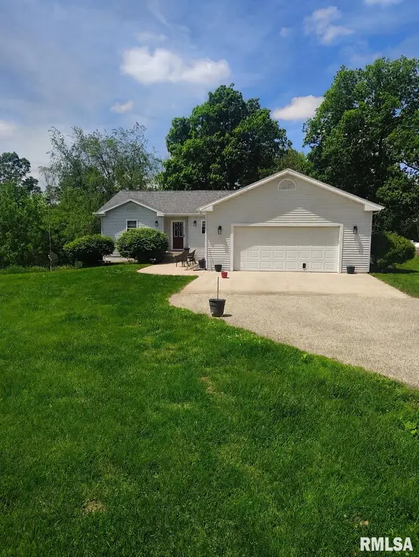 30720 N Norris Blacktop Road, Farmington, IL 61531