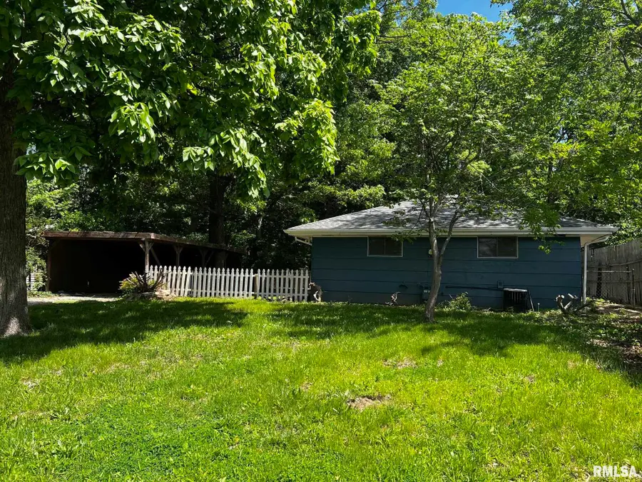 2433 W Huntington Drive, Peoria, IL 61614 - #2