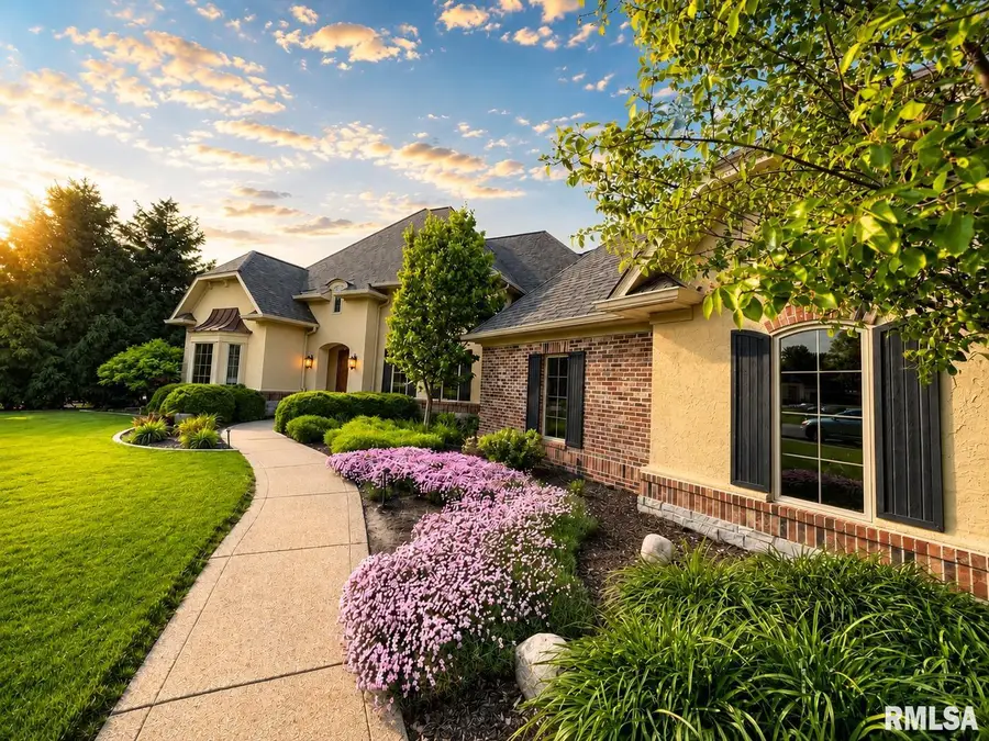 3023 W Pilgrims Way, Peoria, IL 61615 - #2