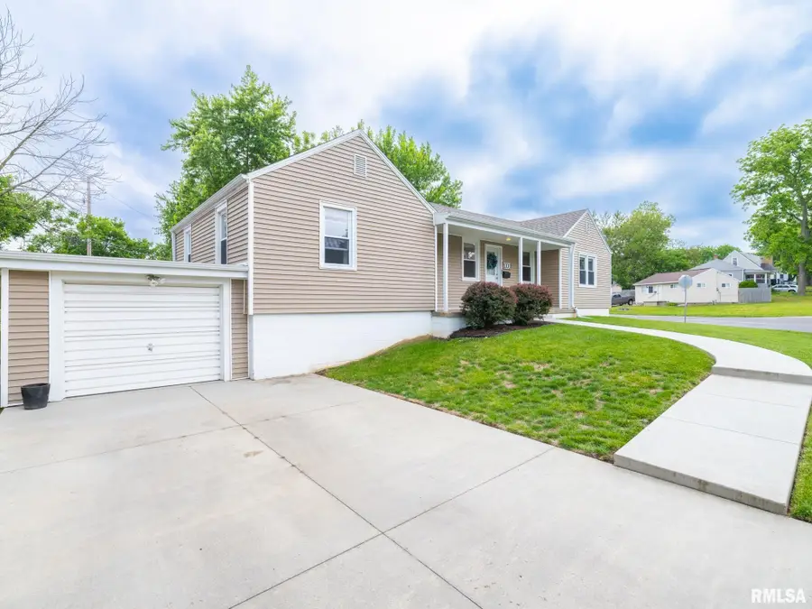 1000 Oxford Avenue, Pekin, IL 61554 - #2