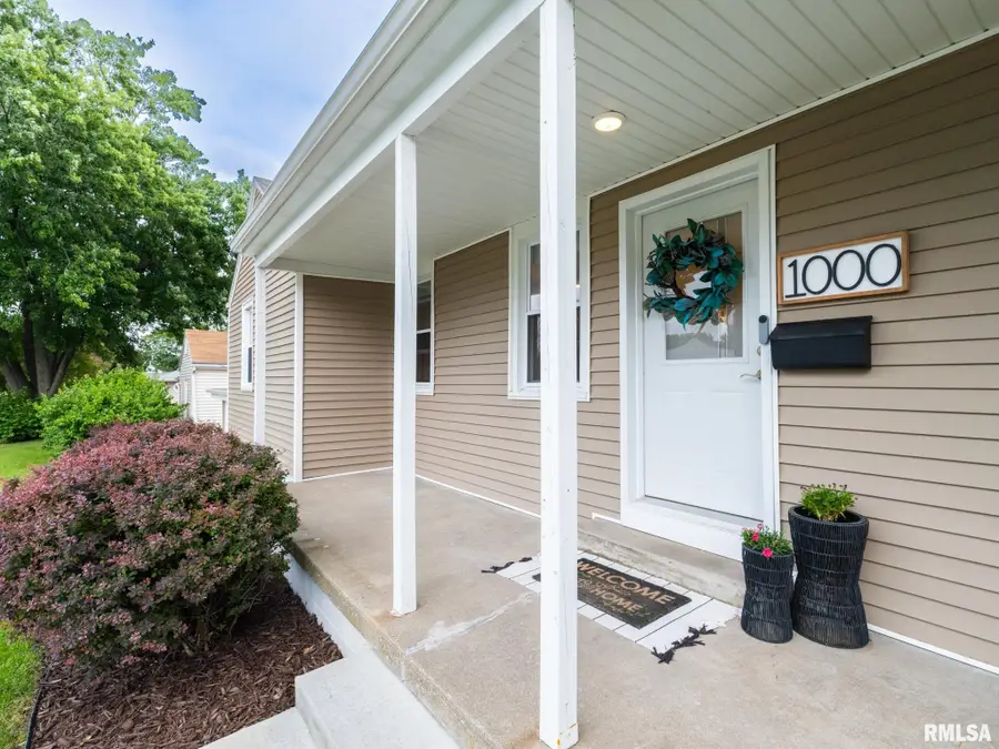 1000 Oxford Avenue, Pekin, IL 61554 - #3