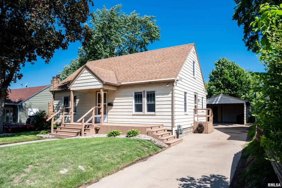 1007 Chestnut Street, Pekin, IL 61554 - #2