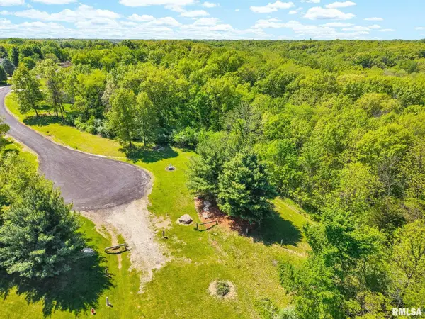 S Walnut Point Drive, Mapleton, IL 61547