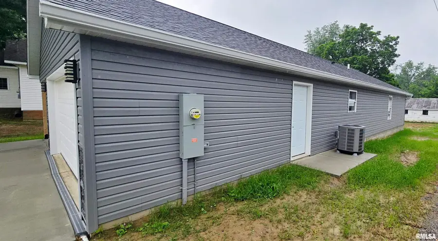 215 E Vermont Street, Carterville, IL 62918 - #2