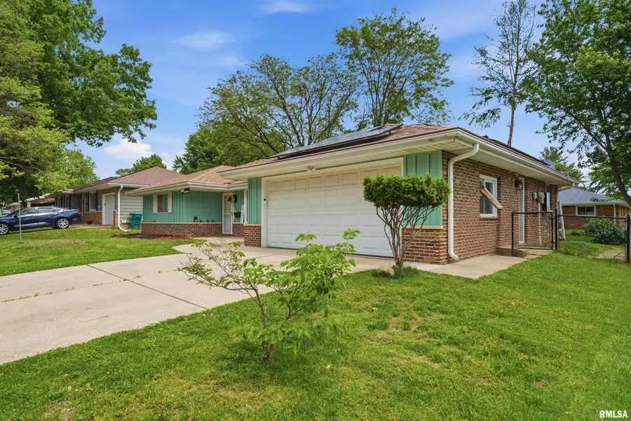 638 N Coolidge Court, West Peoria, IL 61604 - #2