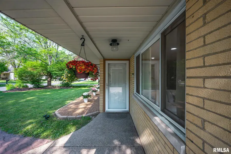 617 W Mount Hawley Terrace, Peoria, IL 61615 - #2