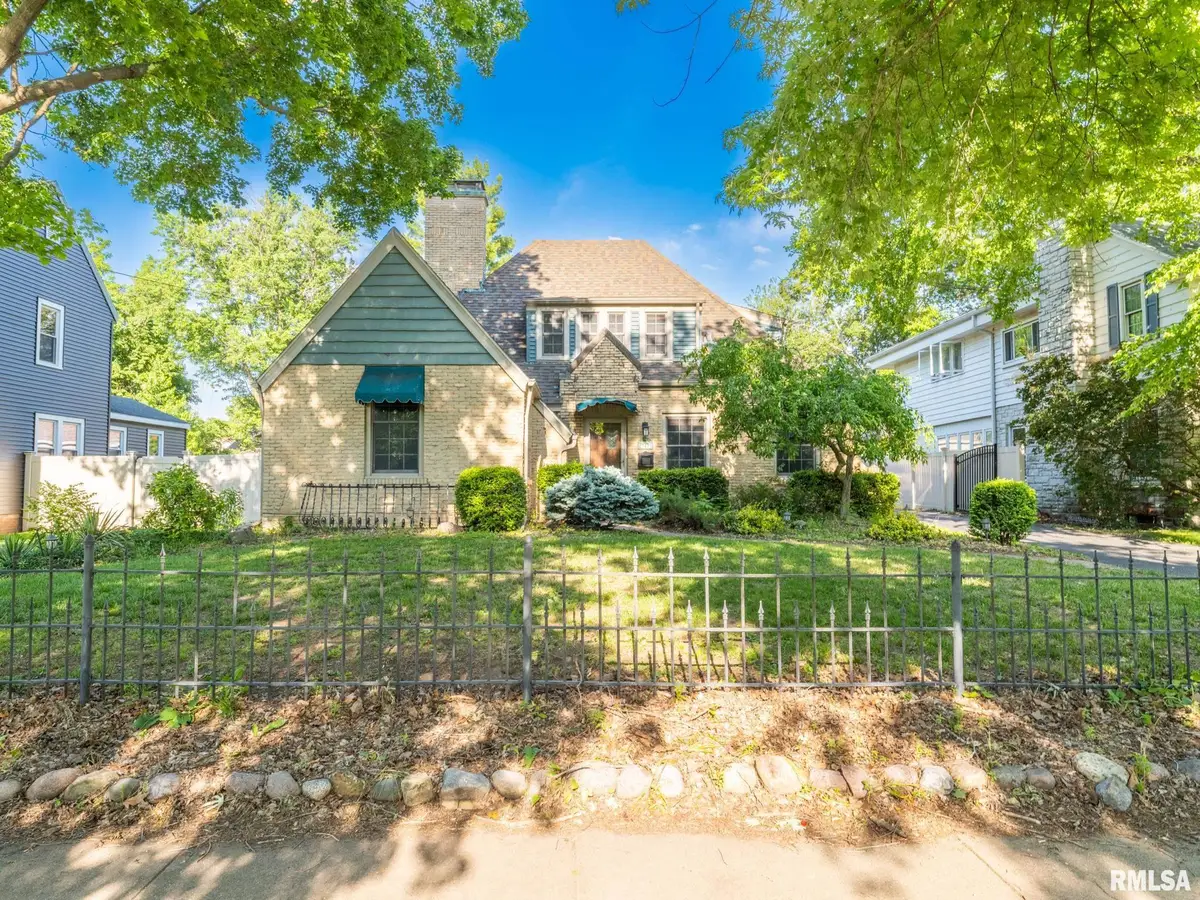 712 S 6th Street, Pekin, IL 61554 - #1