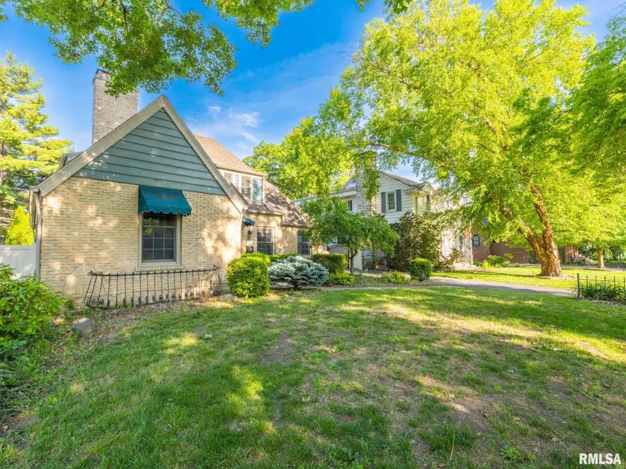 712 S 6th Street, Pekin, IL 61554 - #3