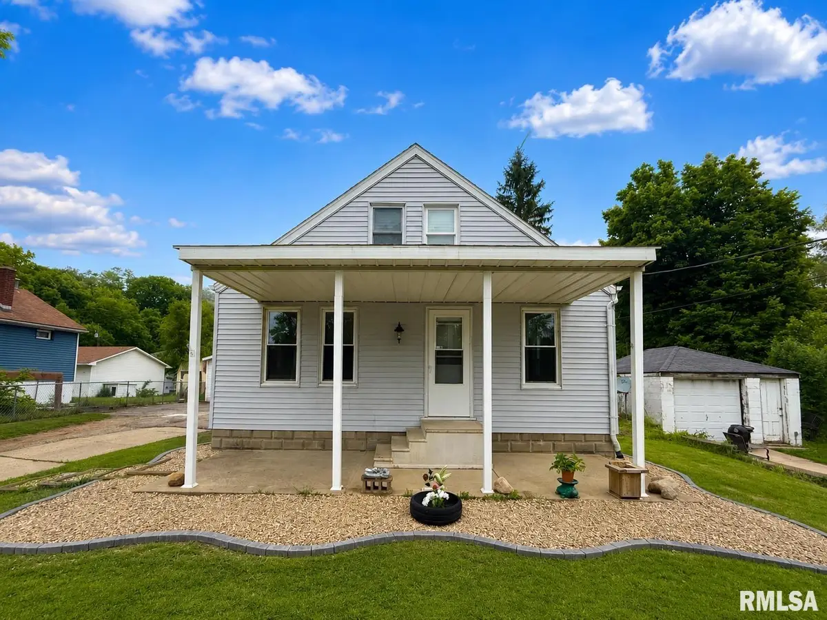 2517 W Magnolia Avenue, West Peoria, IL 61604 - #1
