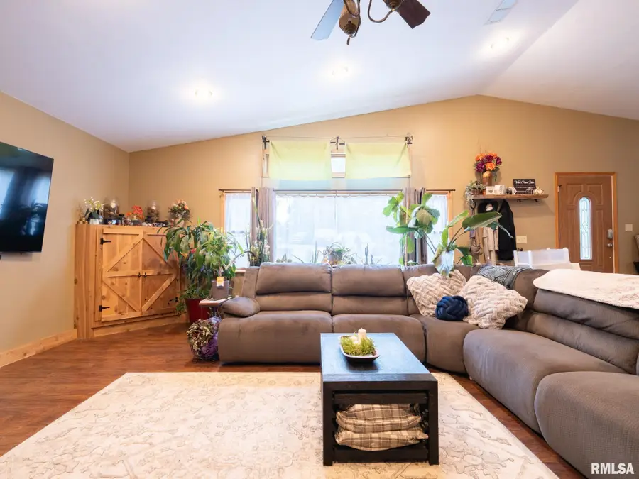 406 W Fast Avenue, Mackinaw, IL 61755 - #3