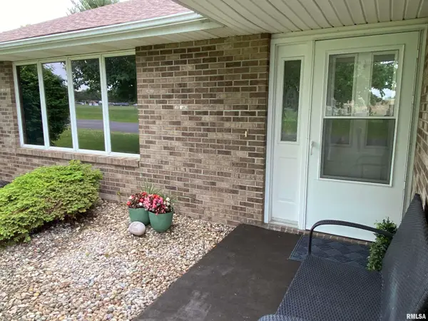 1547 E Myrtle Street, Canton, IL 61520