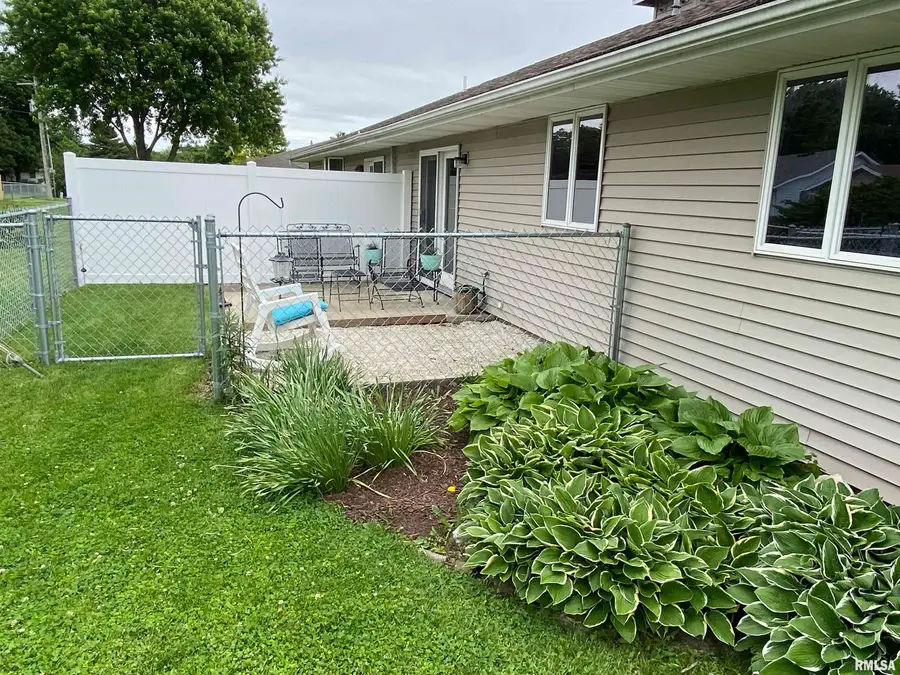 1547 E Myrtle Street, Canton, IL 61520 - #3