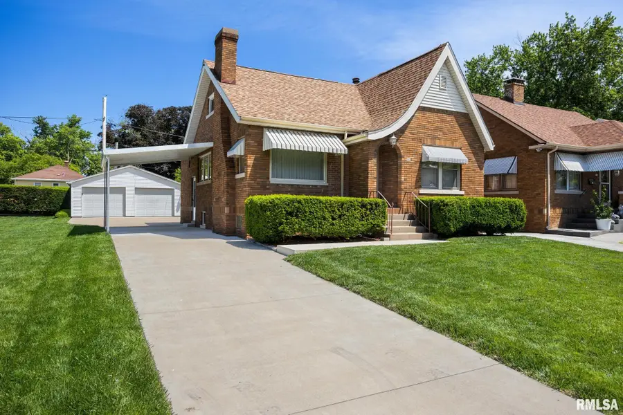 905 E Corrington Avenue, Peoria, IL 61603 - #2
