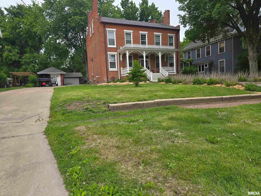 239 W Chestnut Street, Canton, IL 61520 - #2