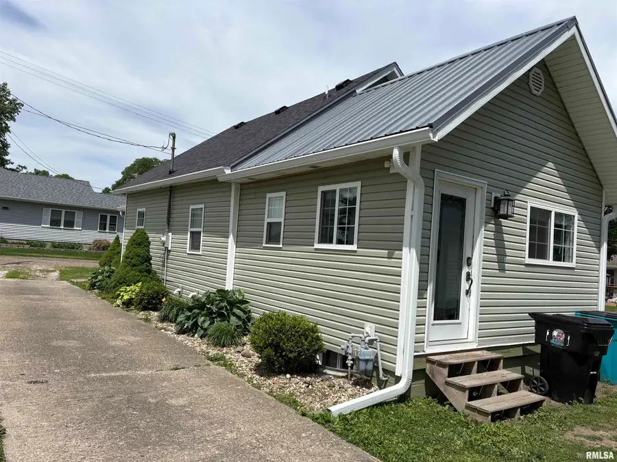 254 W 5th Street, Dunfermline, IL 61524 - #3