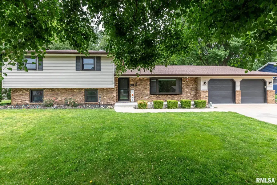 1813 Oakwood Drive, Pekin, IL 61554 - #2