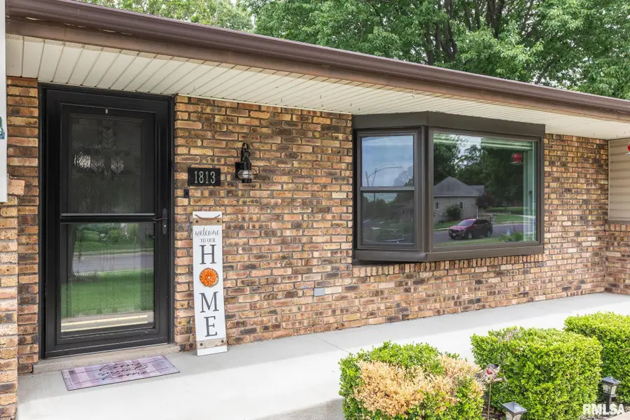 1813 Oakwood Drive, Pekin, IL 61554 - #3