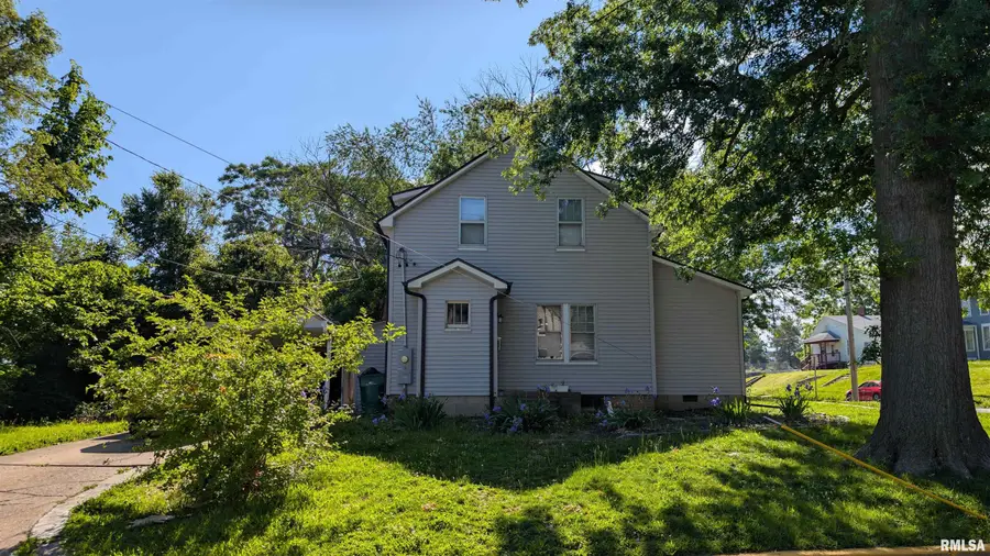 432 W Calhoun Street, Macomb, IL 61455 - #2
