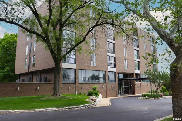 4444 N Knoxville Avenue #404, Peoria, IL 61614