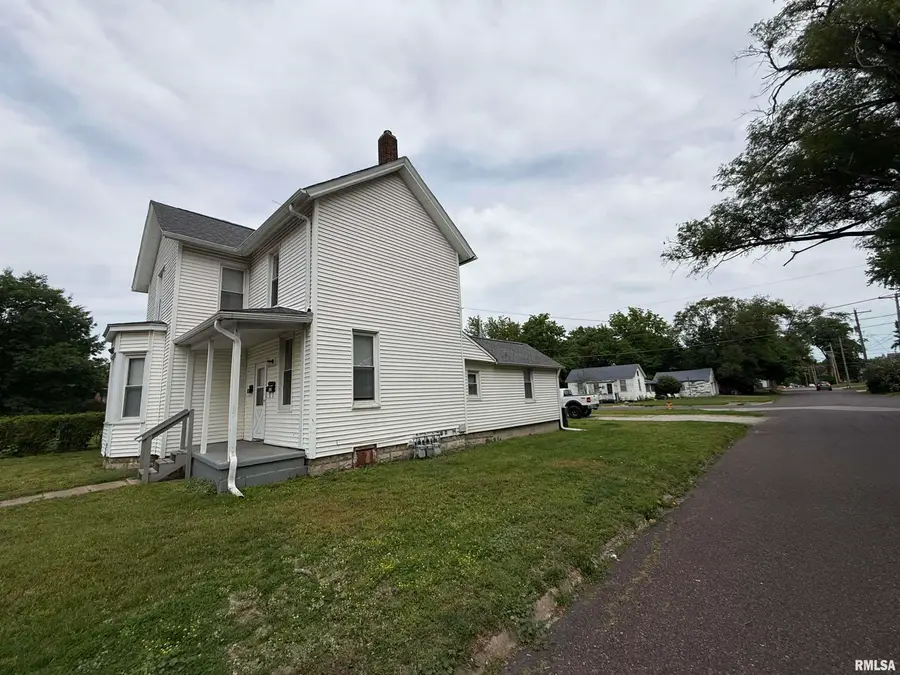 415 Willow Street, Pekin, IL 61554 - #3