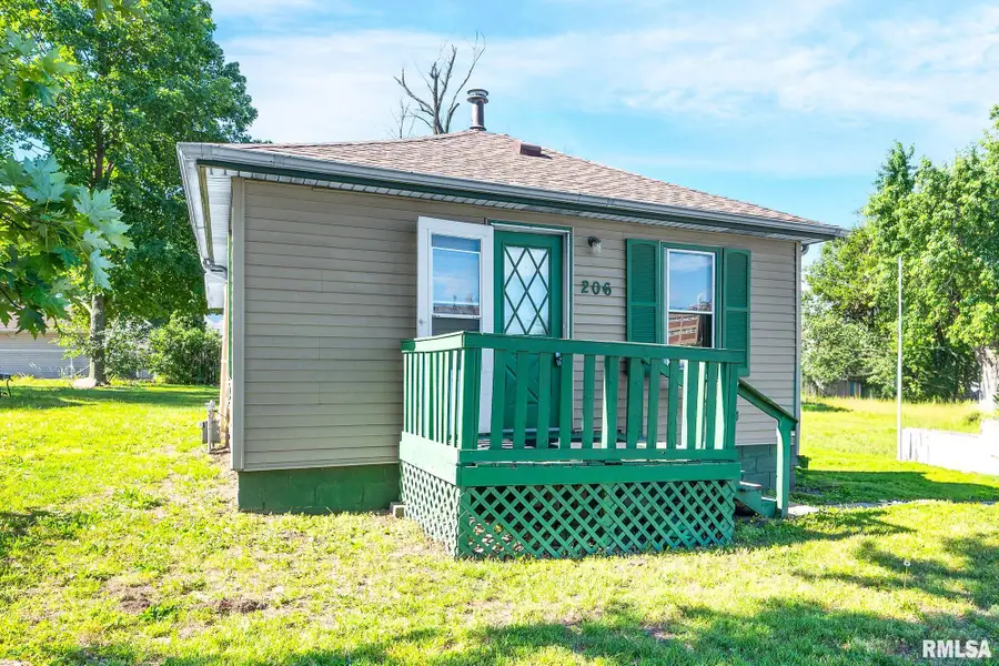 206 Cooper Street, Pekin, IL 61554 - #2