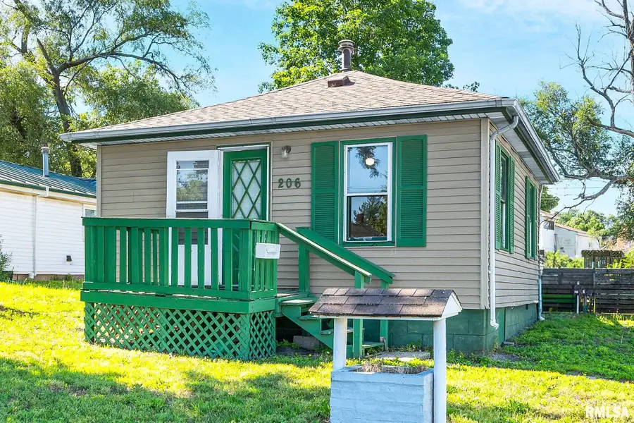 206 Cooper Street, Pekin, IL 61554 - #3