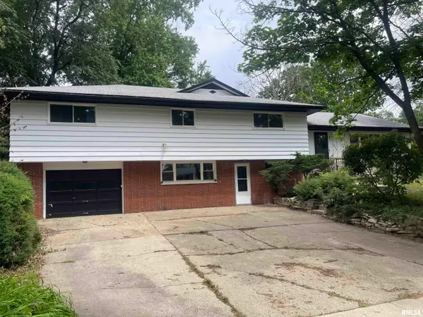 3808 N Walround Lane, Peoria, IL 61615