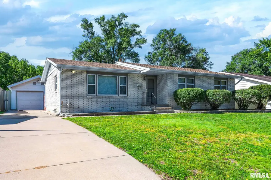 2008 Lighter Street, Pekin, IL 61554 - #2