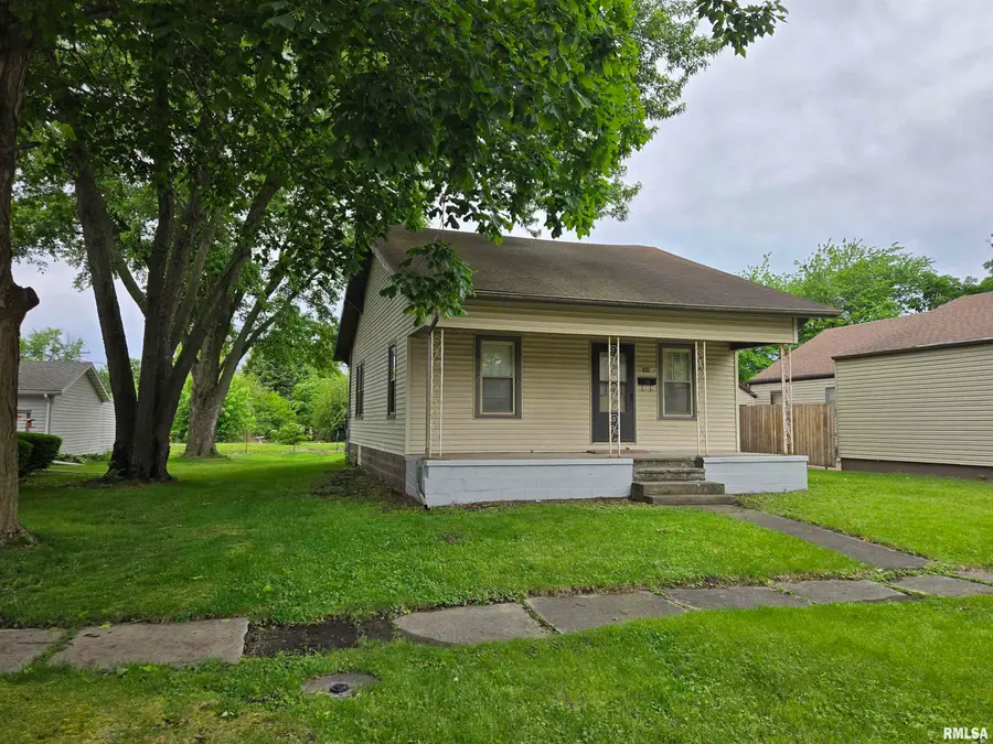 360 W Wells Street, Bushnell, IL 61422 - #2