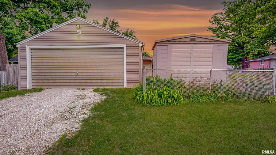 1128 E Maywood Avenue, Peoria, IL 61603 - #2