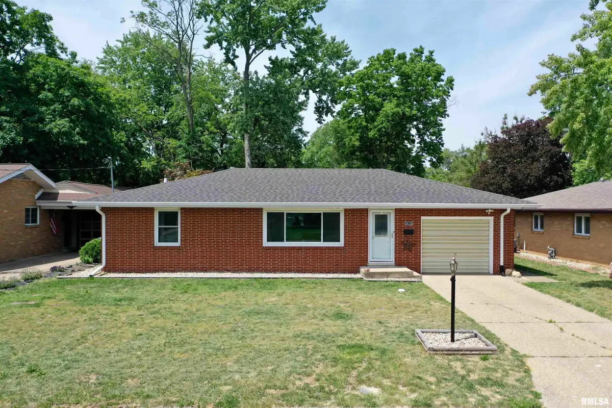 1415 W Shore Drive, Pekin, IL 61554 - #1